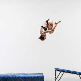 Zara trampoline 02 — figure reference