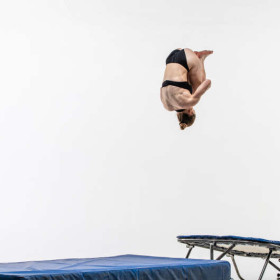 Zara trampoline 03 — figure reference