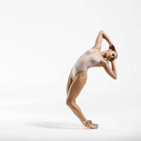 Ayla dance 01 — figure reference