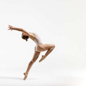 Ayla dance 02 — figure reference