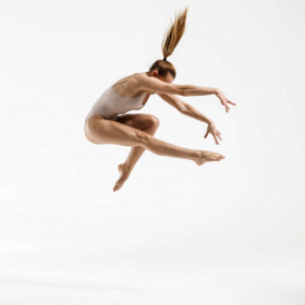 Ayla dance 05 — figure reference