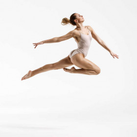 Ayla dance 09 — figure reference