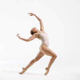 Ayla dance 22 — figure reference