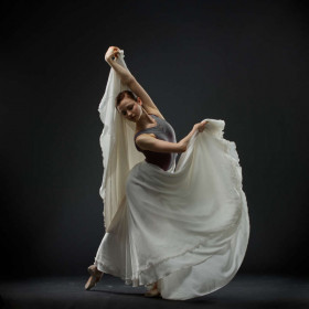White skirt 12 — figure reference