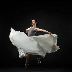 White_skirt_01 — figure reference