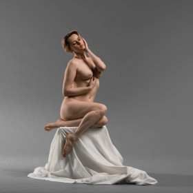 Carla seated cloth 03 — figure reference
