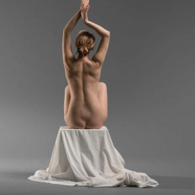 Carla seated cloth 06 — figure reference