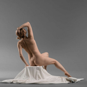 Carla seated cloth 08 — figure reference