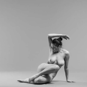 Life drawing demi 01 — figure reference