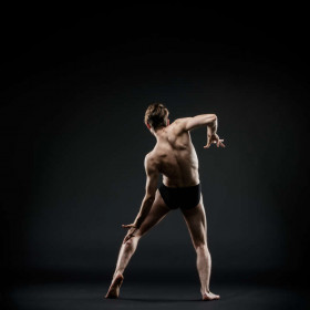 Male modern dance 07 — figure reference