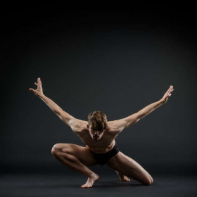 Male modern dance 10 — figure reference