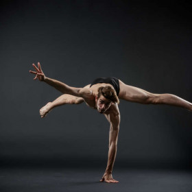 Male modern dance 13 — figure reference