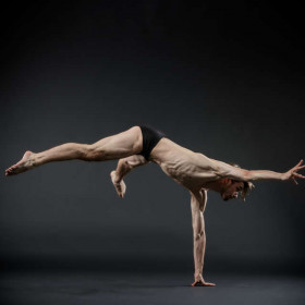 Male modern dance 14 — figure reference