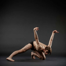 Male modern dance 15 — figure reference