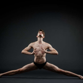 Male modern dance 17 — figure reference