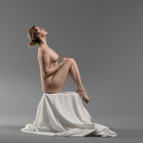 Carla seated cloth 01 — figure reference