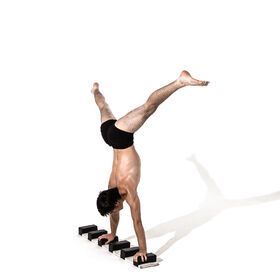 Handbalancing male 01 — figure reference