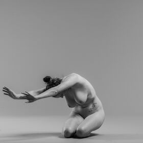 Life drawing demi 17 — figure reference