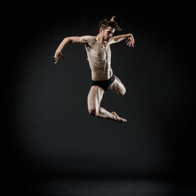 Male Physical Theatre 04 — figure reference