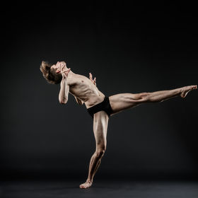 Male modern dance 08 — figure reference