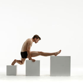 Box walking stretch — figure reference