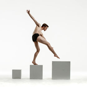 Box walking tiptoe — figure reference